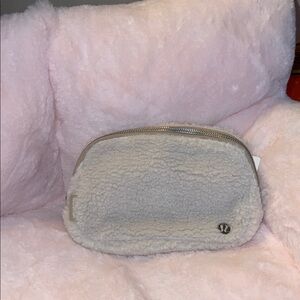 Lululemon SHERPA White Belt Bag